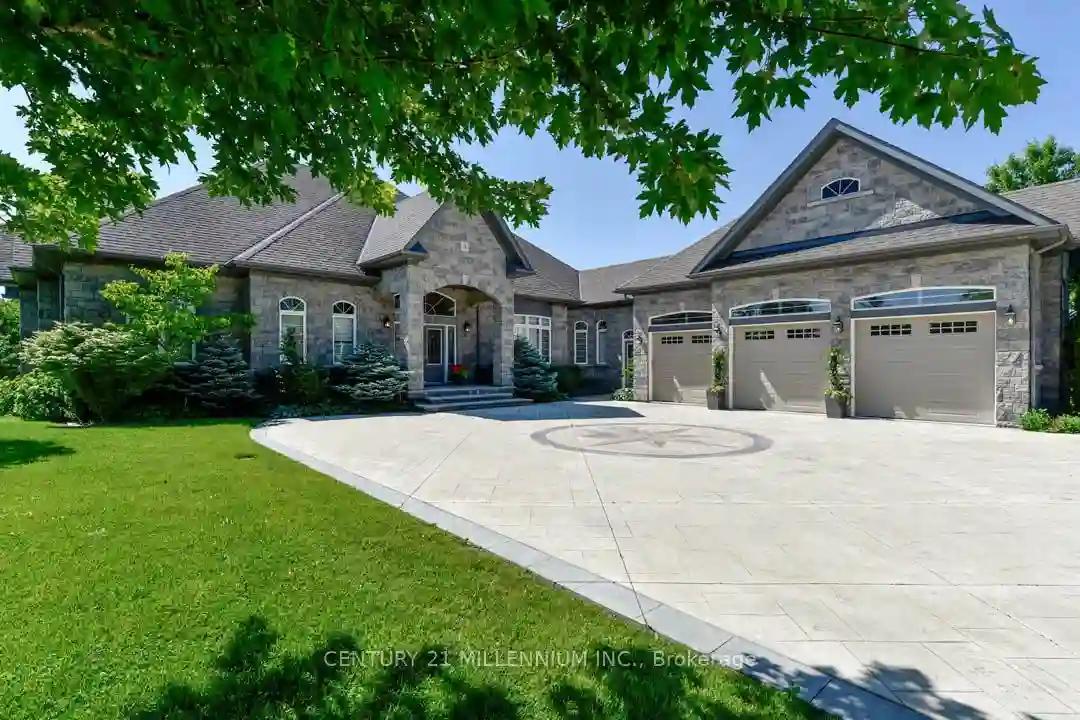 3 Castlewood Crt