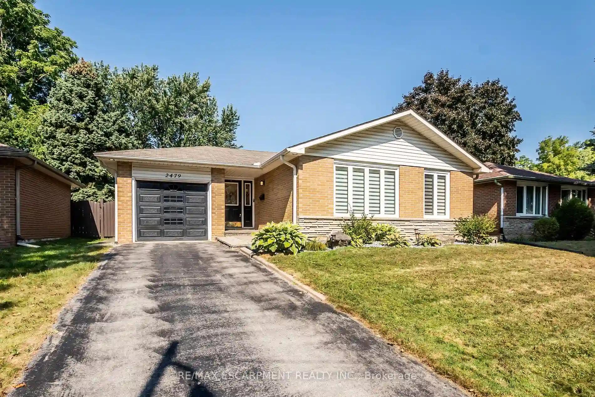 2479 Exeter Cres