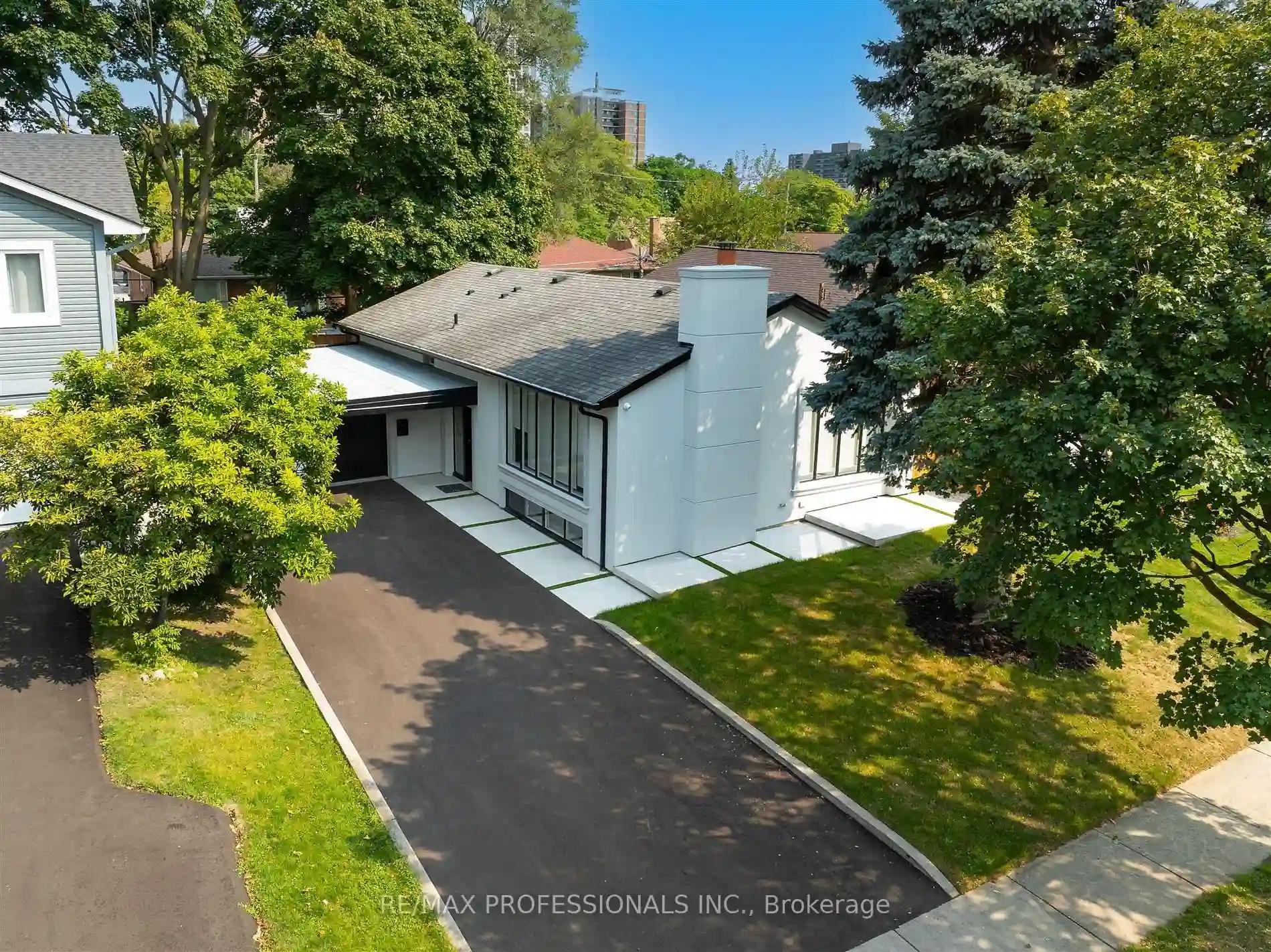 53 Rossburn Dr