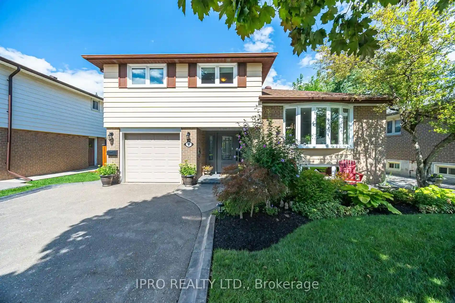 6 Staveley Cres