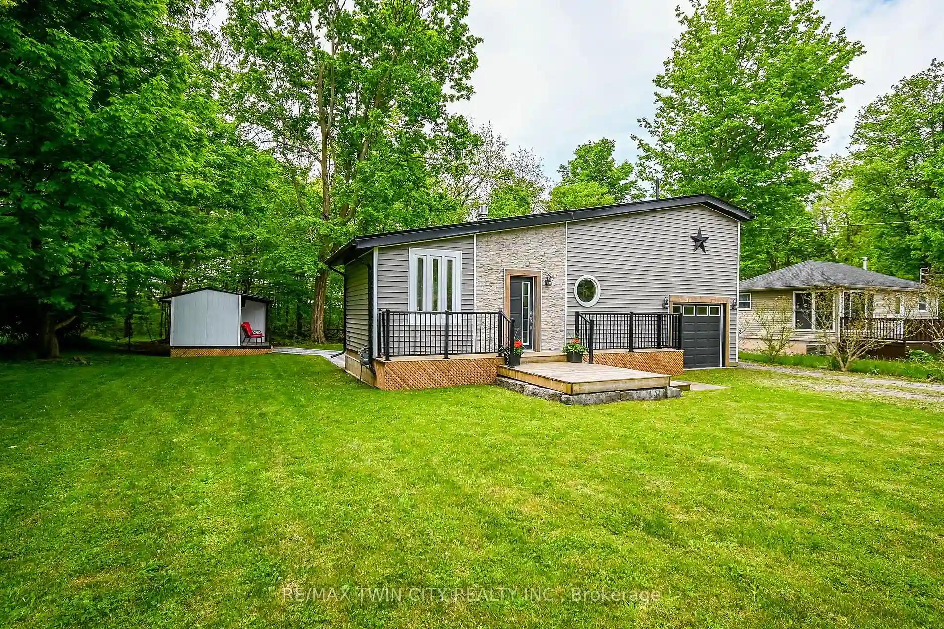 4868 Mapleview Cres