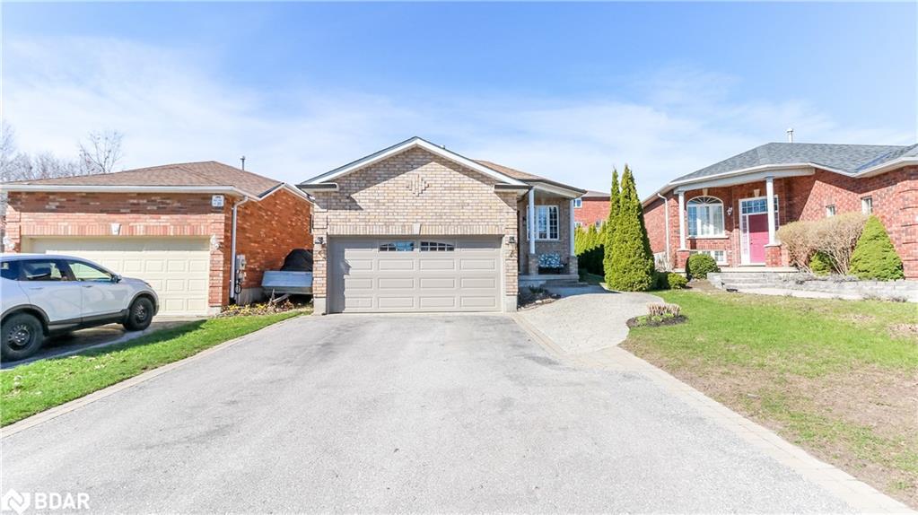 4 Brown Wood Drive, Barrie ON L4M 6N4