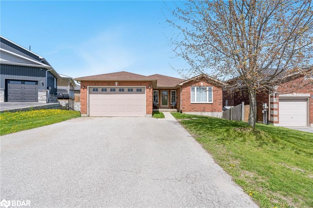 4 Marjoy Avenue, Barrie ON L4M 6N6