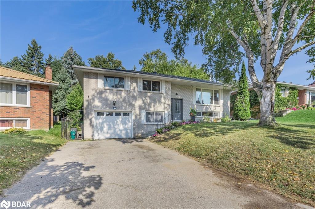 12 Roslyn Road, Barrie ON L4M 2X6