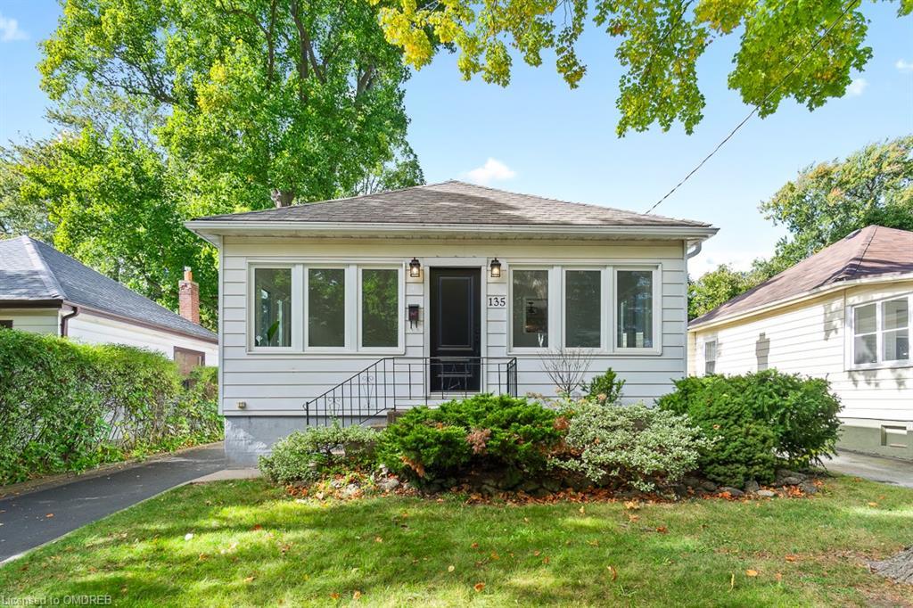 135 Deane Avenue, Oakville ON L6K 1N2