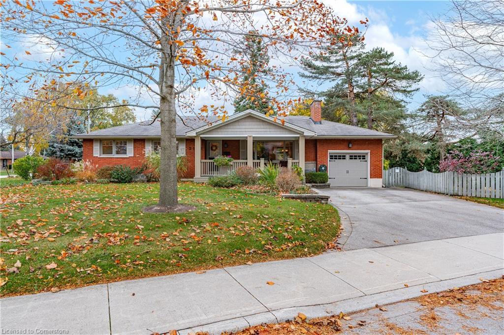 2182 Clarendon Park Drive, Burlington ON L7R 1X1