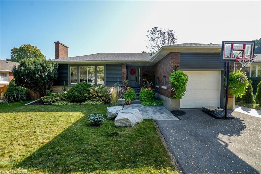 23 West Hampton Road, St. Catharines ON L2T 3E6